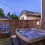 Speakeasy Game Room, Hot Tub, Fire Pit, King Bed - Close To Downtown * Nashville