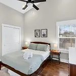 Speakeasy Game Room, Hot Tub, Fire Pit, King Bed - Close To Downtown Nashville