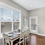 Speakeasy Game Room, Hot Tub, Fire Pit, King Bed - Close To Downtown Holiday home