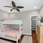 Holiday home Speakeasy Game Room, Hot Tub, Fire Pit, King Bed - Close To Downtown Nashville