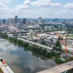 Walk To Broadway Riverfront With Pool Apartment