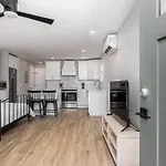 The Nomad 48-Person Hillsboro Village Retreat Studio 1Br Spaces