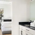 Hart Buyout 2 By Avantstay Two Town W Stunning Amenities Design Apartment *