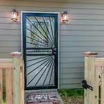 Rustic Walkable To Music Row! By Local Apartment *