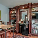 The Honey Bee By Local Apartment Nashville