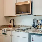 Apartment Rustic Walkable To Music Row! By Local *
