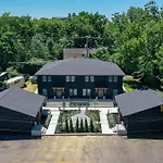 24-guest Retreat The Nomad: X2 1br X4 Apartment *
