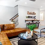Waverly By Avantstay Nashville-inspired Townhome W Luxury Kitchen Pool Table Apartment Nashville