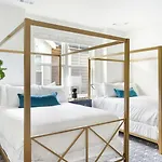 Apartment Hart Buyout 6 By Avantstay Two Town W Stunning Amenities Design Nashville