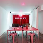 New Dollys Dream 12 Beds Downtown Nash Opry Karaoke