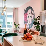 New Dollys Dream 12 Beds Downtown Nash Opry Karaoke