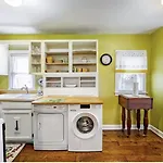 Peaceful Private Cottage, Walk To Park & 5 Mins To Downtown 4*