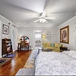 Guest house Peaceful Private Cottage, Walk To Park & 5 Mins To Downtown Nashville