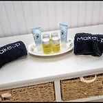 Guest house Peaceful Private Cottage, Walk To Park & 5 Mins To Downtown 4*