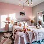 Holiday home New Dollys Dream 12 Beds Downtown Nash Opry Karaoke Nashville