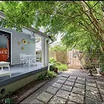 Peaceful Private Cottage, Walk To Park & 5 Mins To Downtown 4* Nashville