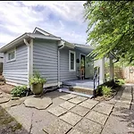 Guest house Peaceful Private Cottage, Walk To Park & 5 Mins To Downtown 4*