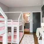 King & Queen 2 Homes - 24 Beds Views *