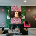 Close To The Gulch - Book Today * Nashville