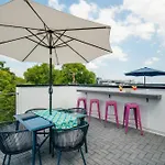 King & Queen 2 Homes - 24 Beds Views Holiday home *