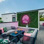King & Queen 2 Homes - 24 Beds Views Holiday home