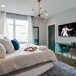 King & Queen 2 Homes - 24 Beds Views * Nashville