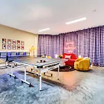 Holiday home New Nash Eras - 15 Beds - Hot Tub On Rooftop Deck *
