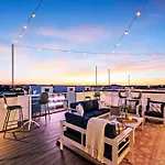 Holiday home New Nash Eras - 15 Beds - Hot Tub On Rooftop Deck