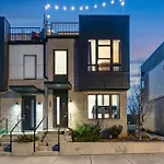 New Luxe 4Br 12 Beds - Roofdeck Views - Chefs Kitchen