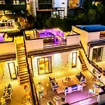 New Nash Eras - 15 Beds - Hot Tub On Rooftop Deck * Nashville