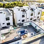 Holiday home New Nash Eras - 15 Beds - Hot Tub On Rooftop Deck *