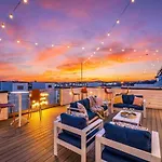 New Nash Eras - Rooftop Decks With Hot Tub - 15 Beds Holiday home *