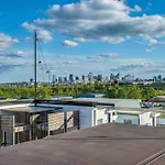 New We Roll Rooftop - Hot Tub With Views - 13 Beds