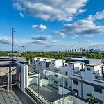 New We Roll Rooftop - Hot Tub With Views - 13 Beds Holiday home