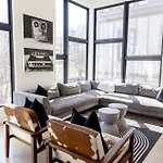 Music Hall ♫ Hot Tub/stage/rooftop/walk To Gulch! Holiday home Nashville