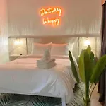 Music Hall ♫ Hot Tub/Stage/Rooftop/Walk To Gulch!