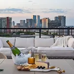 Holiday home Music Hall ♫ Hot Tub/stage/rooftop/walk To Gulch!