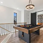 Hot Tub Poker Pool Table & Rooftop Mls View *