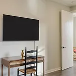 Holiday home Minutes To Broadway Chic Newly Built 4bdr W Balcony 98 Degrees By Avantstay Nashville