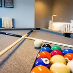 Holiday home Luxe Pool Hot Tub & Game Downtown *