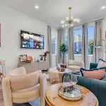 Game & Rooftop Deck At Downtown Holiday home