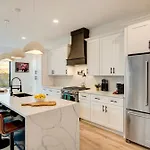 Rooftop Deck Hot Tub & Game Room In Nashville