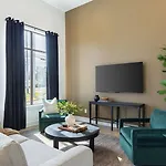 Holiday home New Build Sleeps 12 2 Modern Design Near Downtown