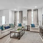 Spectacular Double Rooftop Home 7 Mins To Broadway