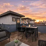 Modern 3-story Townhome W Rooftop & Views Holiday home *