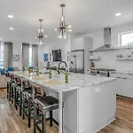 Spectacular Double Rooftop Home 7 Mins To Broadway