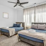 Holiday home Spectacular Double Rooftop 7 Mins To Broadway Nashville