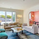 36 Guests On Music Row Bachelorette Suites Glam Room 5 Minutes To Downtown