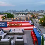 Holiday home Rooftop Deck & Shuffleboard Bbq Near Downtown *