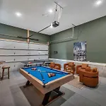 Rooftop Deck & Shuffleboard Bbq Near Downtown *